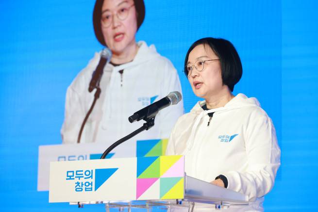 한성숙 중소벤처기업부 장관이 지난달 25일 서울 강남구에서 열린 '모두의 창업 프로젝트' 발대식에서 모두발언을 하고있다.(사진제공=중소벤처기업부)