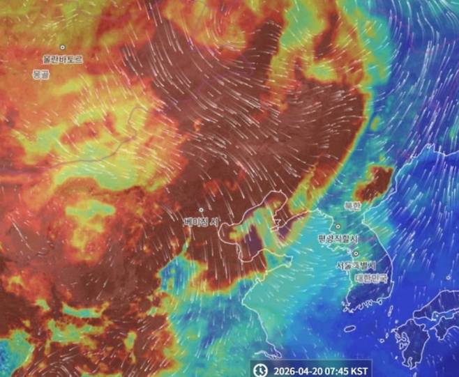 20일 오전 국립환경과학원 환경위성의 지상 미세먼지(PM10) 추정 농도. 검붉은 색이 고농도의 황사를 의미. 출처=국립환경과학원
