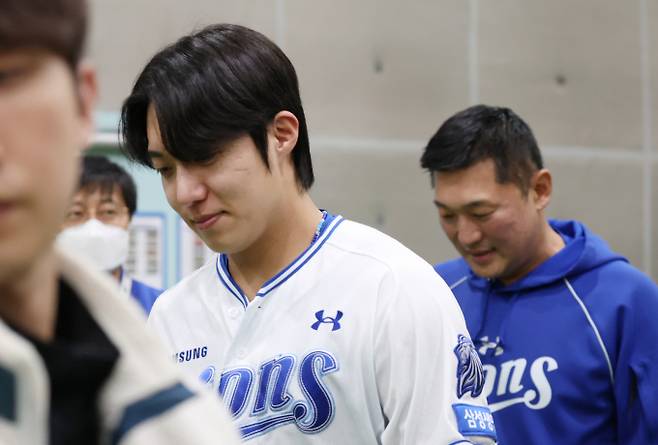 '욕설 논란'에 휘말린 삼성 라이온즈 투수 원태인이 기자회견을 통해 사과의 뜻을 전했다. 사진은 21일 대구 삼성라이온즈파크에서 열리는 SSG 랜더스와 홈 경기에 앞서 기자회견에 참석한 삼성 라이온즈 원태인. /사진=스타뉴스