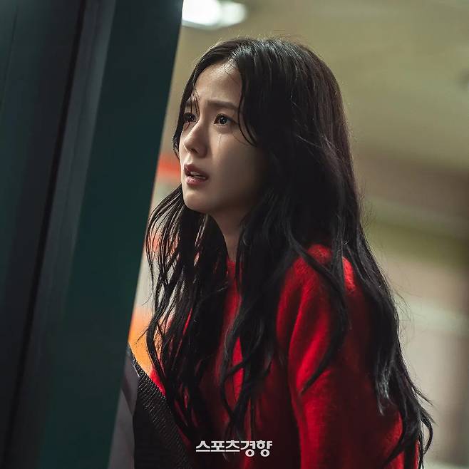 출국과 관련한 취재 일정을 취소한 블랙핑크 멤버 지수. 쿠팡플레이 제공