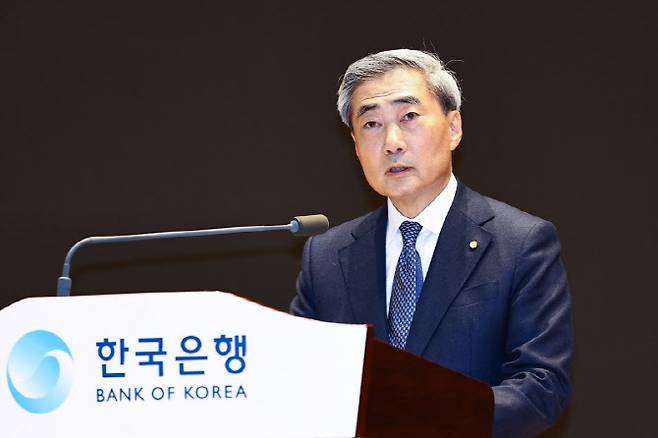 신현송 신임 한국은행 총재가 21일 서울 중구 한국은행 별관에서 열린 취임식에서 “신중하고 유연한 통화정책 운영을 통해 물가안정과 금융안정을 도모해 나가야 한다”고 말했다. 취임사에서 스테이블코인과 관련한 언급은 없었다. 앞서 신 총재는 지난 15일 인사청문회에서 “미래의 통화 생태계 내에서 원화 스테이블 코인도 (CBDC와) 보완적 경쟁적으로 공존할 수 있을 것”이라고 말했다. (사진=이데일리 방인권 기자)