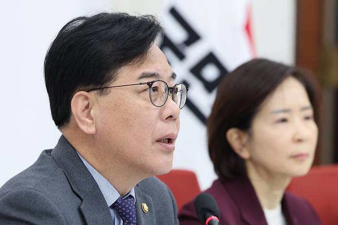 송언석 국민의힘 원내대표가 22일 서울 여의도 국회에서 기자간담회를 하고 있다. 뉴스1