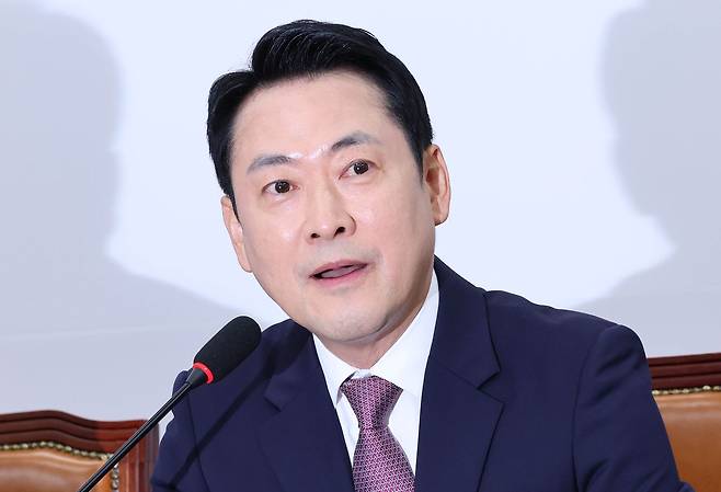 장동혁 국민의힘 대표가 23일 국회에서 열린 최고위원회의에서 발언하고 있다.. 임현동 기자