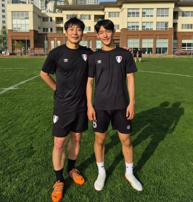 전(前) 축구 국가대표 선수 송종국이 아들과 만남을 가지고 있다. / 사진=송종국 SNS