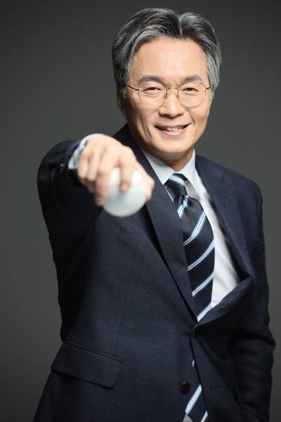 한국 야구 중계 방송계의 음유 시인으로 불리는 권성욱 캐스터, 팬들은 좌담좌로 부르곤 한다.