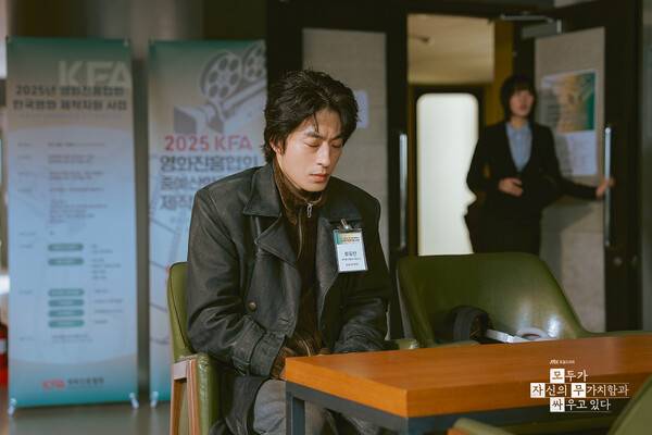 ▲JTBC '모두가 자신의 무가치함과 싸우고 있다' 사진출처=JTBC.