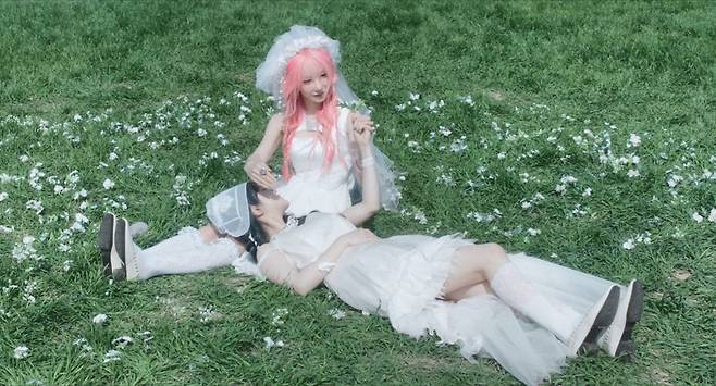 /사진= QWER 'CEREMONY' 뮤직비디오