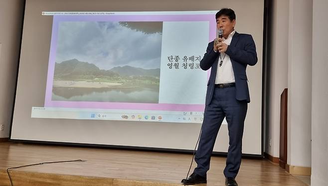 ▲ 정극원 대구대학교 법학부 교수는 28일 대구 수성도서관 내 대구사회문화대학에서 열린 제2494회 강연에 초빙돼 '역사기행 왕과 사는 남자'를 주제로 특별 강연을 펼쳤다. 정극원 교수.