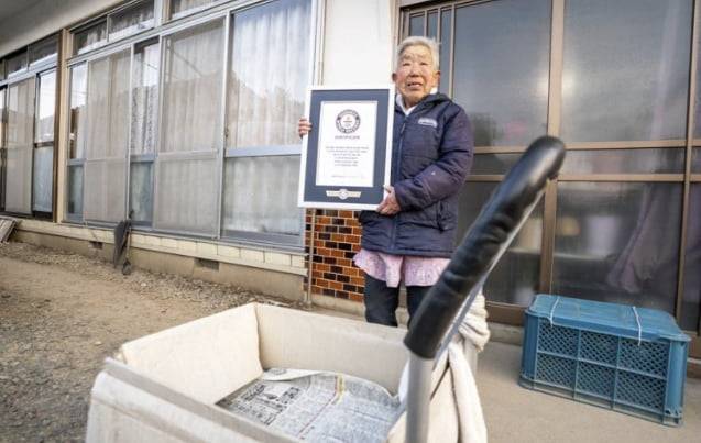'세계 최고령 여성 신문 배달원'으로 기네스북에 등재된 와타나베 요시에 씨. /사진=기네스 월드 레코드