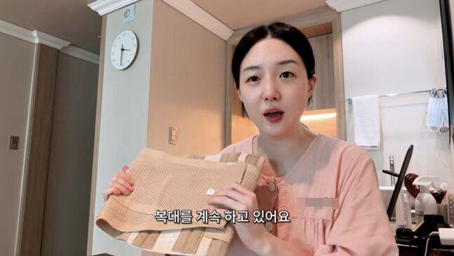 복대는 뱃살을 직접 빼주지는 않지만 바른 자세를 유도한다. 사진=김소영 유튜브 채널 캡처