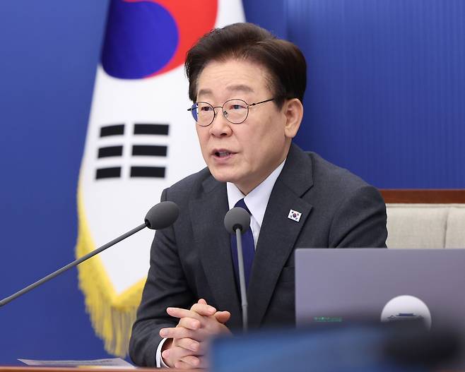 이재명 대통령이 30일 청와대에서 열린 수석보좌관회의에서 발언하고 있다. 연합뉴스