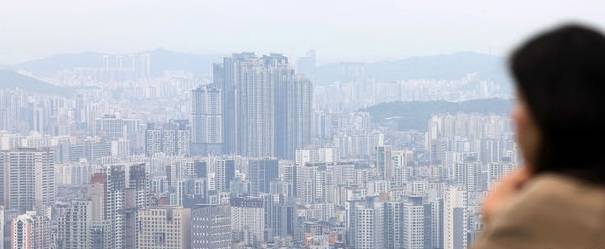 27일 서울 남산에서 바라본 아파트 단지 모습. 뉴시스