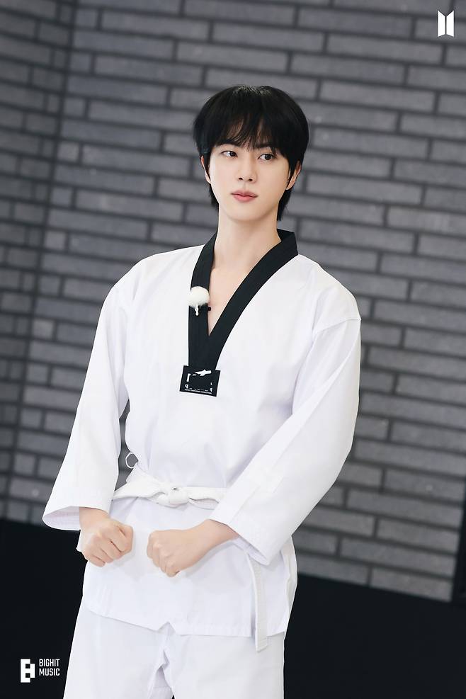 역시 '비주얼킹'! 방탄소년단 진, '새 학기 옆자리 앉고 싶은 아티스트' 1위