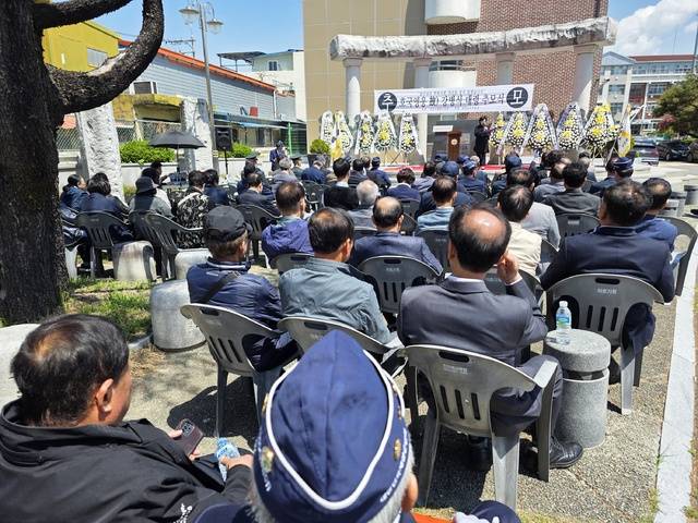 4일 이리고등학교에서 열린 고 강병식 대령 추모식이 진행되고 있다./사진=송승욱 기자