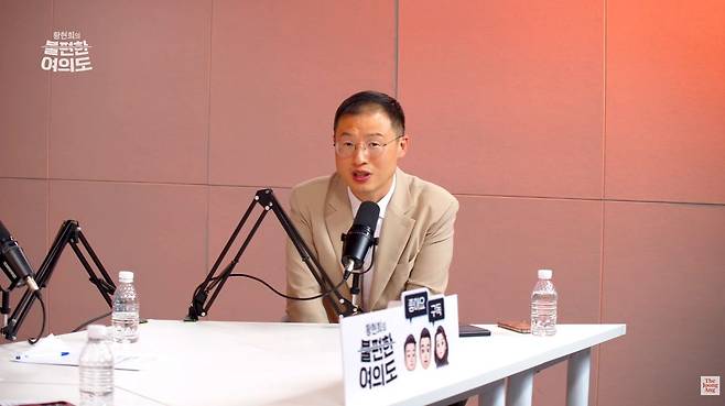 김상욱 더불어민주당 울산시장 후보가 30일 서울 상암동 중앙일보 사옥에서 진행된 ‘황현희의 불편한 여의도’에 출연해 질문에 답하고 있다.