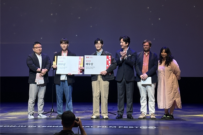 ▲ 원주에서 활동하는 고승현 감독의 장편 데뷔작 ‘같은 계절을 보낸다는 건’이 제27회 전주국제영화제 한국경쟁 부문에서 CGV상과 배우상을 동시에 수상하며 2관왕에 올랐다.