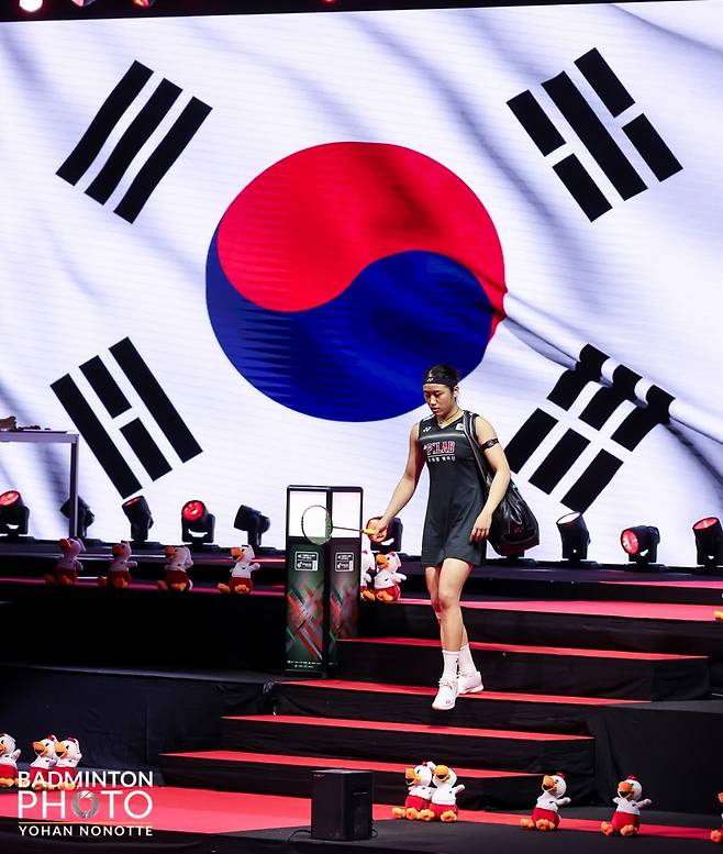 ▲ 안세영은 왕즈이와 상대 전적을 20승 5패로 쌓았다. 중국에서조차 공안증이란 표현이 나올 만큼 그간 이어온 압도적 우위를 다시 한 번 입증했다. 안세영은 조별리그부터 결승까지 전 경기 첫 주자로 나서 퍼펙트 6연승을 기록했다.ⓒ대한배드민턴협회