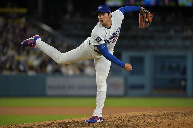 Apr 28, 2026; Los Angeles, California, USA; Los Angeles Dodgers starting pitcher Shohei Ohtani (17) delivers to the plate in the fifth inning against the Miami Marlins at Dodger Stadium. Mandatory Credit: Jayne Kamin-Oncea-Imagn Images
<저작권자(c) 연합뉴스, 무단 전재-재배포, AI 학습 및 활용 금지>