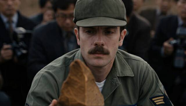‘전곡리 주먹도끼’ 중 1978년 미군병사 그렉 보웬(Bowen G.)의 주먹도끼 발견장면.