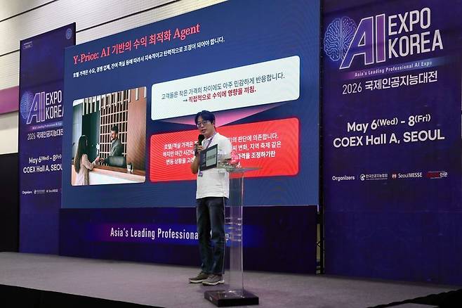 김영진 야놀자 컨슈머 플랫폼 부문 최고기술책임자(CTO)는 6일 서울 코엑스에서 열린 'AI 엑스포 코리아 2026'에서 'AI 기반 글로벌 여행 혁신: 전 여정(B2B2C)을 관통하는 초개인화 경험과 확장'을 주제로 강연을 진행했다. 야놀자 제공