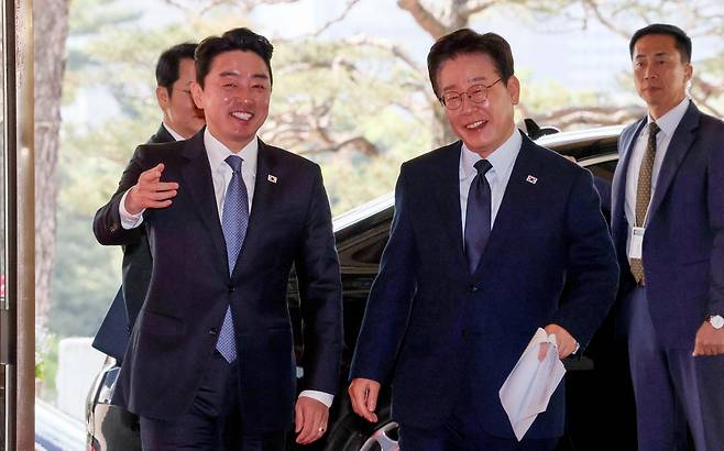 이재명 대통령이 6일 오전 청와대 본관으로 출근하고 있다. 2026.5.6 이준헌 기자