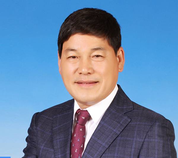 인터넷 언론이 6일 보도한 정철원 조국혁신당 전남 담양군수 후보의 건설사 차명 소유 및 이권 개입 의혹에 대해 더불어민주당 전남도당이 ‘권력형 비리’라며 즉각수사를 촉구했다. 정철원 후보 /자료사진