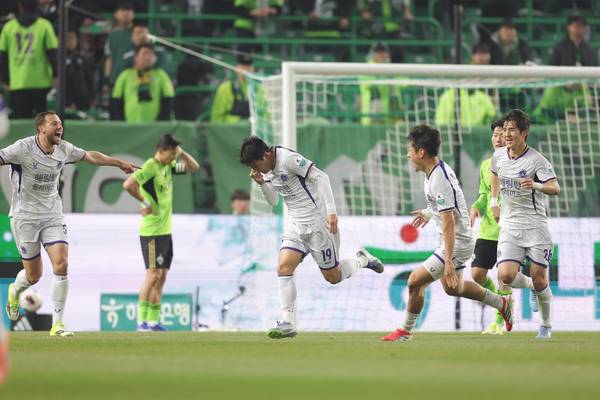 지난 3월 18일 전주월드컵경기장에서 열린 FC안양과 전북현대 간 맞대결에서 전반 25분 안양 김운이 골을 넣은 뒤 기뻐하고 있다. 2026.3.18 /한국프로축구연맹 제공