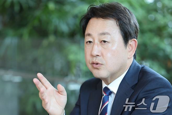 김용남 더불어민주당 경기 평택시을 국회의원 후보가 6일 서울 여의도 국회 의원회관에서 뉴스1과 인터뷰를 하고 있다. ⓒ 뉴스1 신웅수 기자