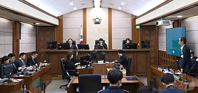 한덕수 전 총리가 7일 오전 서울 서초구 서울고등법원에서 열린 내란우두머리방조 등 2심 선고 공판에서 선고를 받고 있다. 이날 재판부는 징역 15년을 선고했다. (서울고등법원 제공. 재판매 및 DB 금지) 2026.5.7 ⓒ 뉴스1