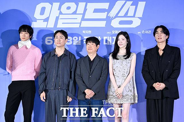 배우 강동원 오정세, 손재곤 감독, 배우 박지현 엄태구(왼쪽부터)가 7일 오전 서울 광진구 롯데시네마 건대입구점에서 진행된 영화 '와일드 씽' 제작보고회에 참석해 다양한 이야기를 나눴다. /서예원 기자