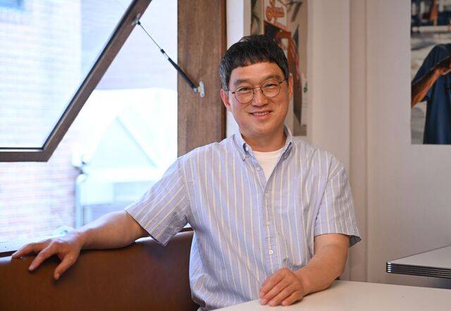 고명환 작가가 최근 서울 용산구 한 식당에서 국민일보와 만나 30대 때 당한 교통사고가 감사함으로 바뀐 계기에 대해 설명하고 있다. 신석현 포토그래퍼