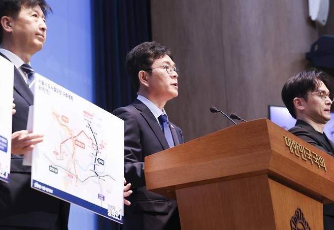 정원오 더불어민주당 서울시장 후보가 7일 오전 서울 여의도 국회 소통관에서 열린 더불어민주당 정원오 서울시장 후보 교통공약 발표 기자회견에서 정책을 발표하고 있다./사진=뉴시스