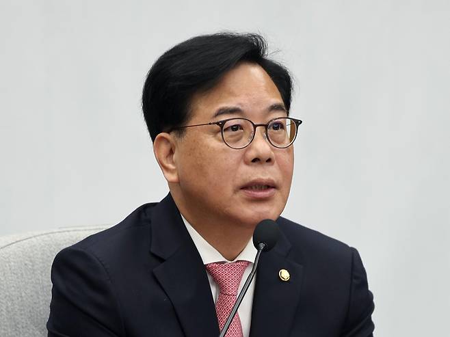 송언석 국민의힘 원내대표가 8일 오전 서울 여의도 국회에서 열린 원내대책회의에서 모두발언을 하고 있다. 2026.5.8/뉴스1