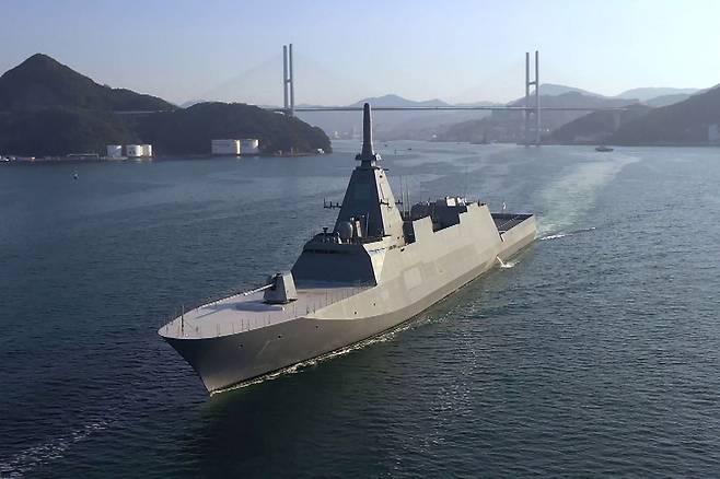 일본 해상자위대 호위함 '모가미'(FFM-1)가 비공개 해역을 항행하는 모습. AFP=연합뉴스