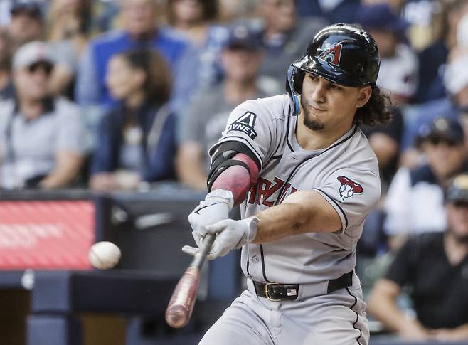 <yonhap photo-1783=""> Arizona Diamondbacks outfielder Alek Thomas hits a two RBI single in the third inning of the MLB game between the Arizona Diamondbacks and the Milwaukee Brewers at American Family Filed in Milwaukee, Wisconsin on Thursday, August 28, 2025. Photo by Tannen Maury/UPI/2025-08-29 04:54:25/ <저작권자 ⓒ 1980~2025 ㈜연합뉴스. 무단 전재 재배포 금지, AI 학습 및 활용 금지></yonhap>