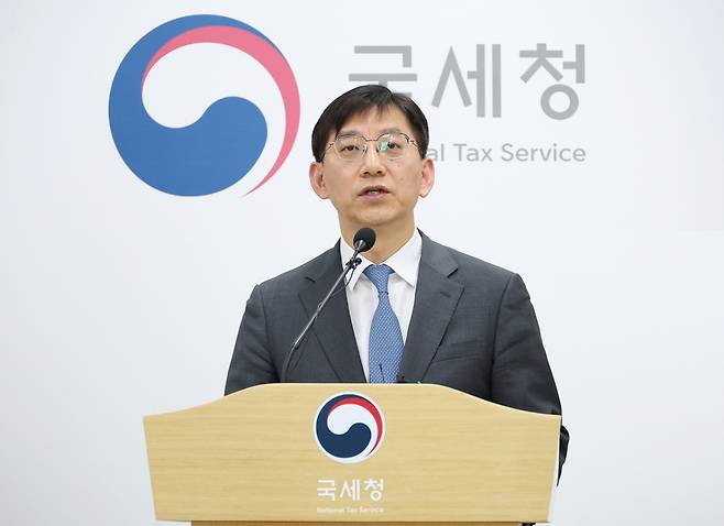 안덕수 국세청 조사국장이 6일 주식시장 불공정 탈세자 세무조사 관련 브리핑을 하고 있다. /사진=국세청 제공.