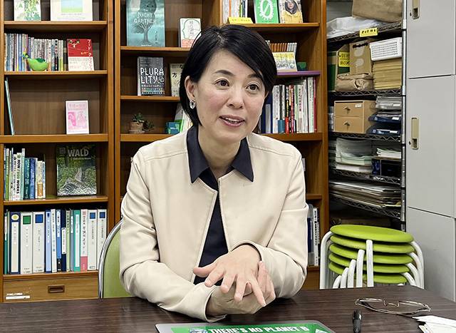 ▲ 스기나미구의 녹색당 사무실에서 블랑샤르 아스카 스기나미구 의원과 만나 출마 배경 및 의원으로서의 활동에 대해 들어보는 시간을 가졌다. ⓒ프레시안