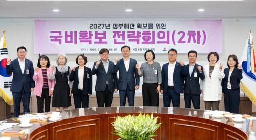 강릉시는 지난 8일 시청 8층 시민사랑방에서 김상영 강릉시장 권한대행 주재로 ‘2027년 국비 확보 2차 전략회의’를 개최하고 주요 현안 사업의 국비 확보 대응 전략을 집중 점검했다.