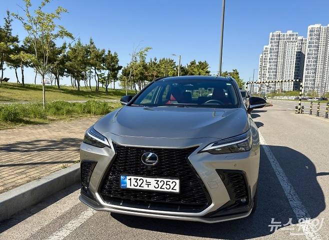 렉서스 NX450h+ F SPORT 전면부 사진=황예인 기자