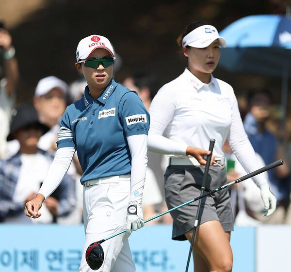 이예원 프로와 함께 2026년 한국여자프로골프(KLPGA) 투어 NH투자증권 레이디스 챔피언십 우승 경쟁에 뛰어든 김효주 프로가 2라운드에서 김민솔 프로와 동반 경기하는 모습이다. 사진제공=KLPGA. (사진을 무단으로 사용하지 마십시오.)
