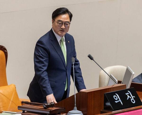 ▲우원식 국회의장이 7일 오후 국회 본회의에 개헌안을 상정한 뒤 국민의힘 의원들의 투표 참여를 촉구하고 있다. 사진=우원식 페이스북