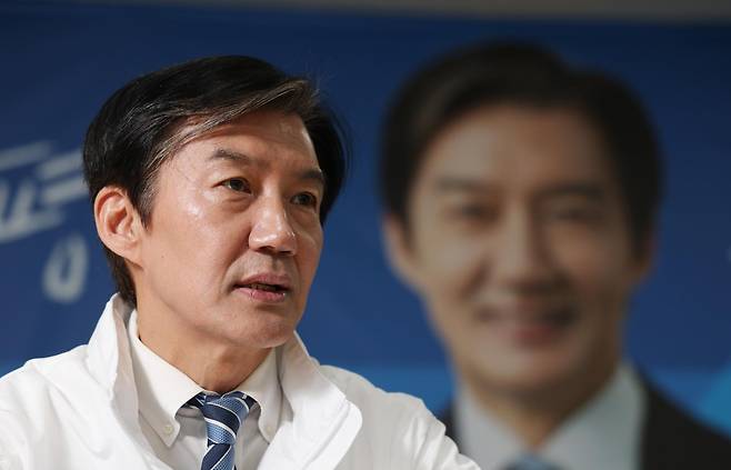 조국 조국혁신당 대표가 8일 경기 평택시 안중읍에 위치한 선거사무소에서 뉴스1과 인터뷰를 하고 있다. ⓒ 뉴스1