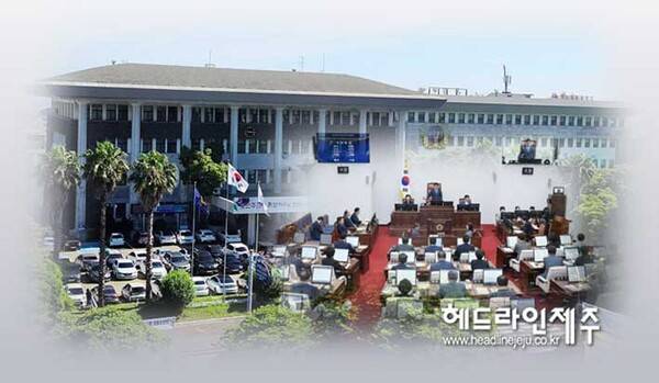 6·3지방선거 제주특별자치도의회 의원선거 본선 후보 등록을 앞두고 각 정당의 공천 작업이 사실상 마무리된 가운데, 무투표 선거구 후보자의 선거운동이 제한되면서 유권자의 알권리를 침해한다는 비판이 나오고 있다. ⓒ헤드라인제주