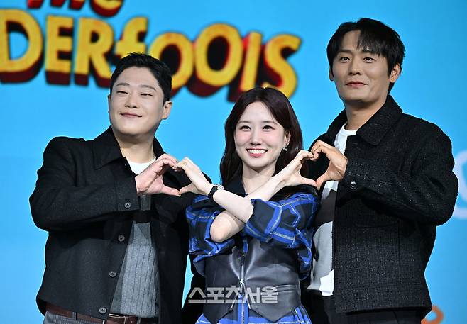 임성재, 박은빈, 최대훈(왼쪽부터)이 12일 서울 JW메리어트 동대문 스퀘어에서 열린 넷플릭스 시리즈 ‘원더풀스’ 제작발표회에서 포토타임을 갖고 있다. 2026. 5. 12. 최승섭기자 thunder@sportsseoul.com