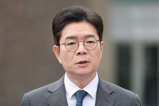 더불어민주당 정원오 서울시장 후보가 12일 서울 동대문구 청량리역 광장에서 '서울 공간 대전환' G2 공약을 발표하고 있다./연합뉴스