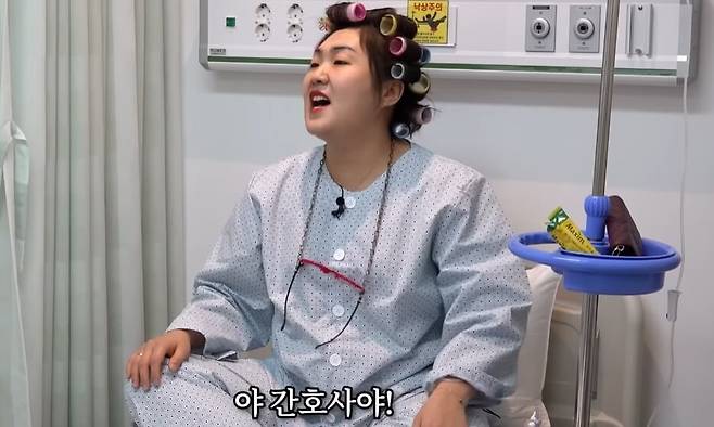 ‘진상’ 환자를 패러디한 예능인 이수지. 유튜브 핫이슈지 갈무리