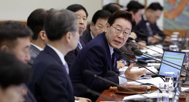 이재명 대통령이 12일 청와대에서 열린 국무회의 겸 비상경제점검회의에서 발언하고 있다. 연합뉴스