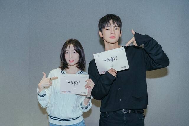 박지현(왼쪽)과 서인국이 출연하는 '내일도 출근!'은 오는 6월 22일 오후 8시 50분 시청자들과 만난다. /tvN