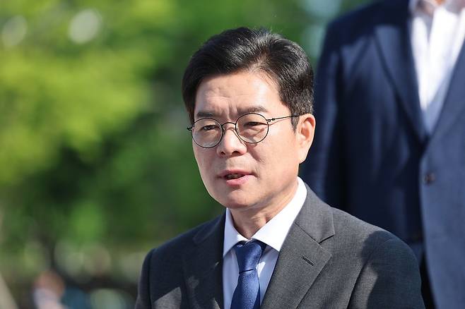 정원오 더불어민주당 서울시장 후보가 지난 13일 서울 중구 서울특별시청 앞에서 열린 서울-충북 상생 협약식 “대한민국의 미래를 함께 열겠습니다”에서 발언하고 있다. 연합뉴스