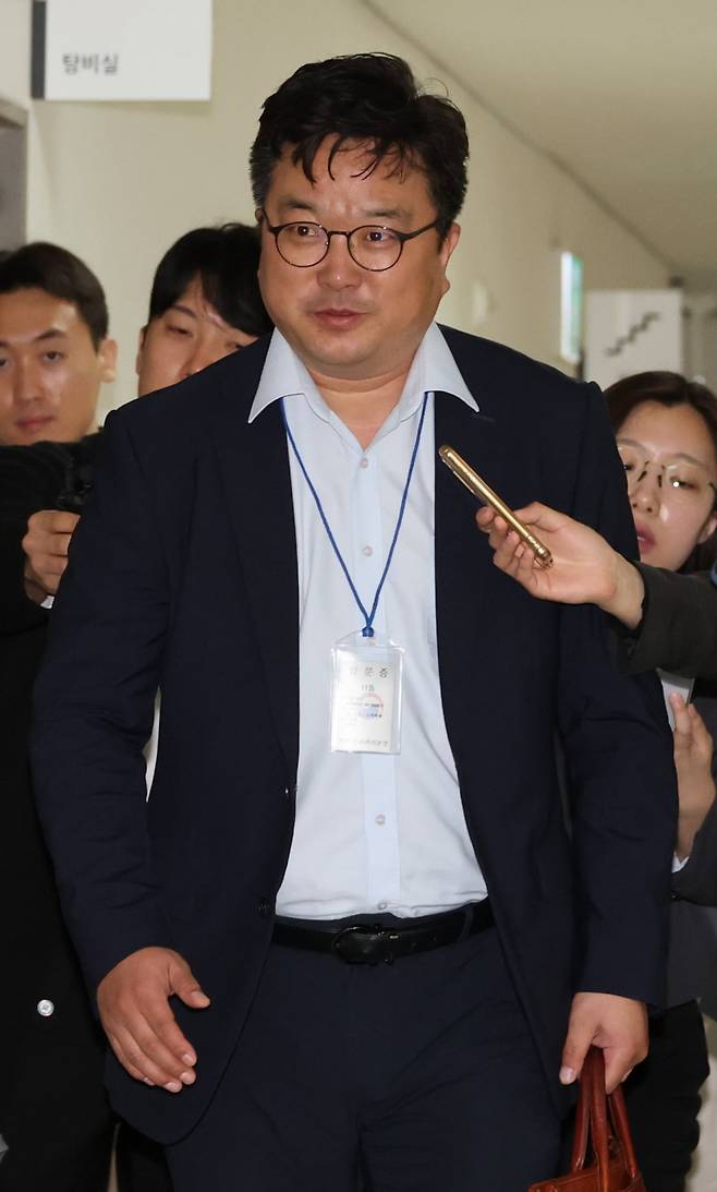 삼성전자 대표교섭위원인 김형로 부사장이 12일 세종시 정부세종청사 중앙노동위원회에서 열린 2차 사후조정회의에 참석하고 있다. /사진=연합뉴스